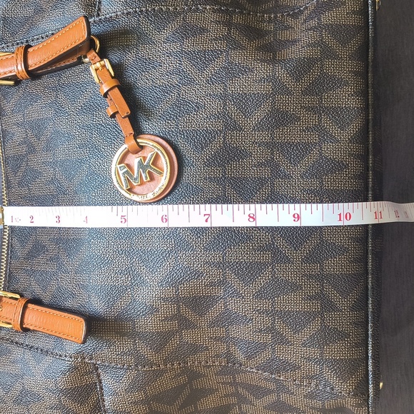 EUC Michael Kors Signature Brown and Tan Shoulder Bag - Picture 14 of 14